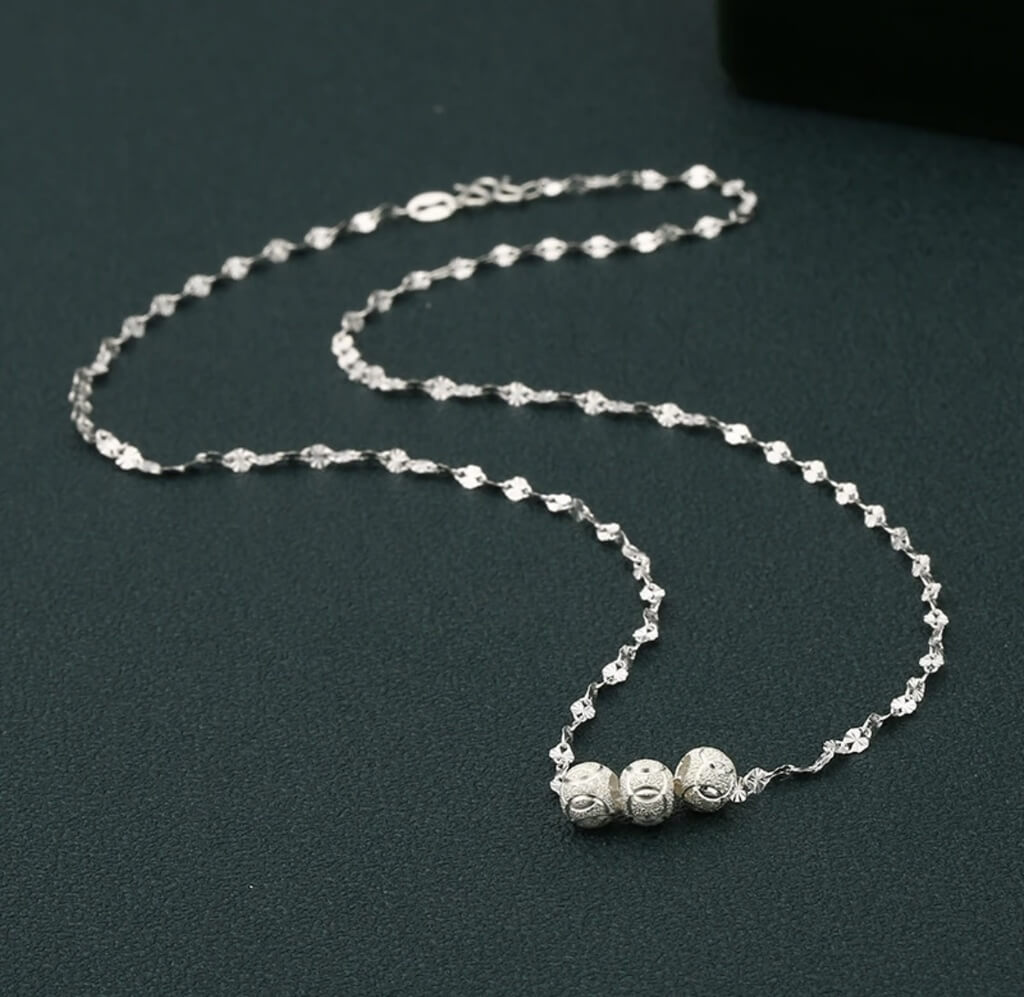 COLLAR DE PLATA  DE DISEÑO NIEVE CON 3 BOLITAS
