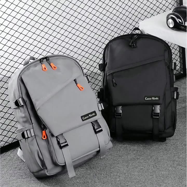 Mochila coreana de tipo Caeor Kivds