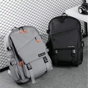 Mochila coreana de tipo Caeor Kivds